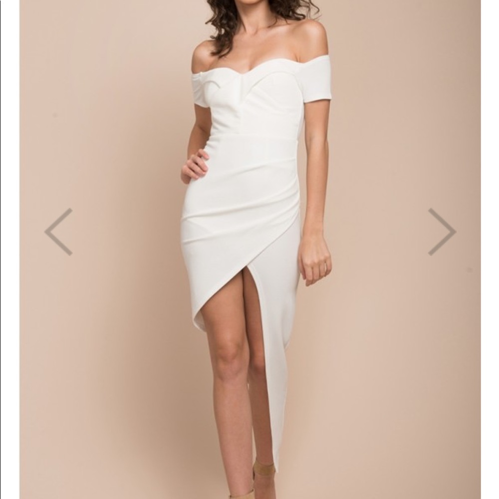 ๐ Asymmetrical White Vegas Dress - Picture 2 of 5